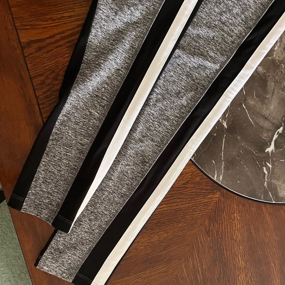 VS PINK Workout Pants Tummy control ankle length material sucks you in! - Picture 2 of 7